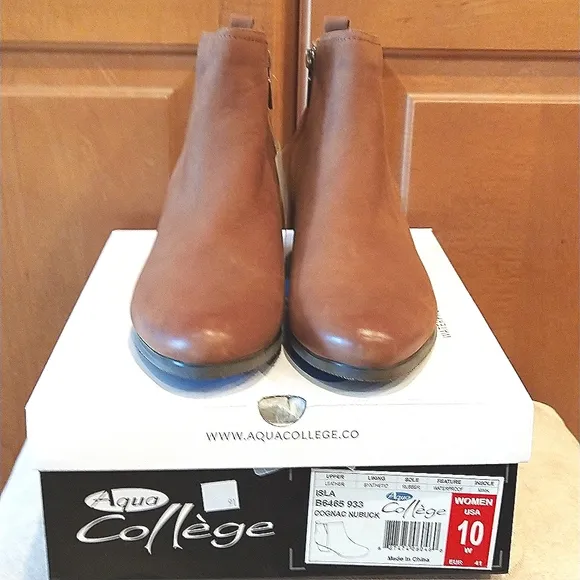 Aqua College Waterproof Leather Ankle Boots Sz 10 Wide NIB
