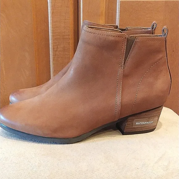 Aqua College Waterproof Leather Ankle Boots Sz 10 Wide NIB