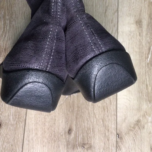 Arcopedico L8 Gray Ankle Boots