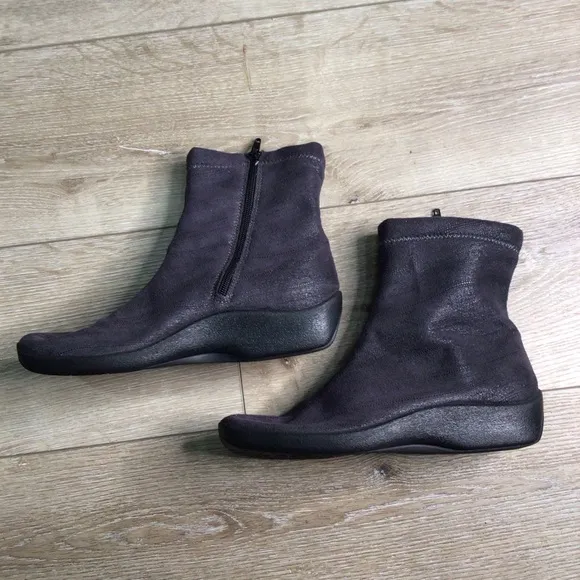 Arcopedico L8 Gray Ankle Boots