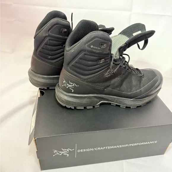 Arc’teryx Aerios AR MID GTX Men’s Boots (size US9)