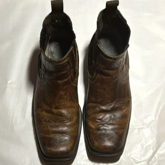 Ariat Men’s Midtown Rambler leather Boots in Barn Brown distressed Sz 9 D