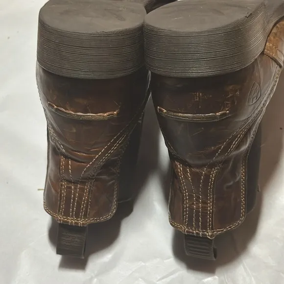 Ariat Men’s Midtown Rambler leather Boots in Barn Brown distressed Sz 9 D