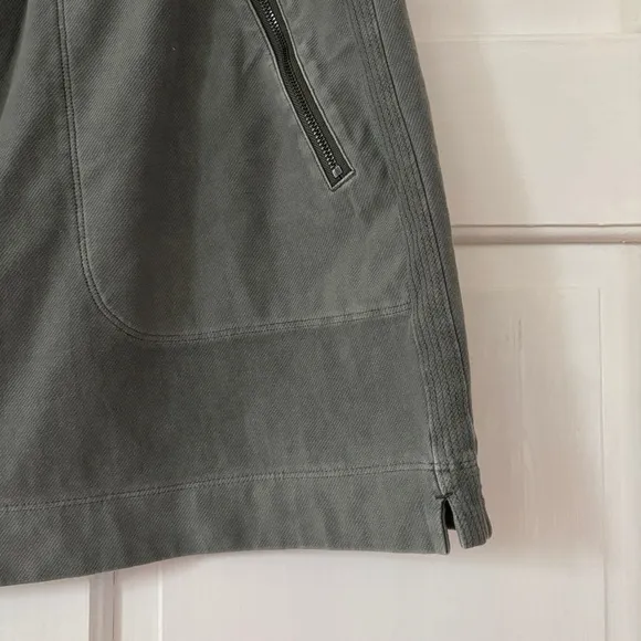 Athleta Farallon Knit Mini Skirt Zipper Pockets Sage Green Size 14 Sweatskirt