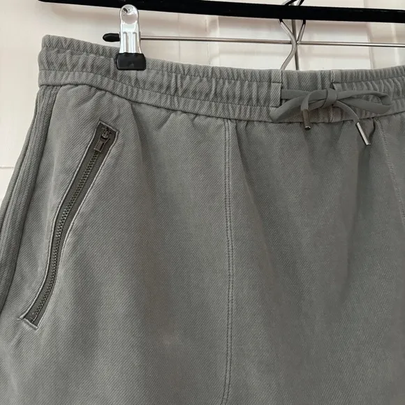 Athleta Farallon Knit Mini Skirt Zipper Pockets Sage Green Size 14 Sweatskirt