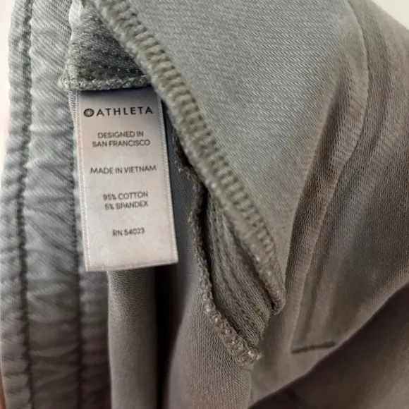 Athleta Farallon Knit Mini Skirt Zipper Pockets Sage Green Size 14 Sweatskirt