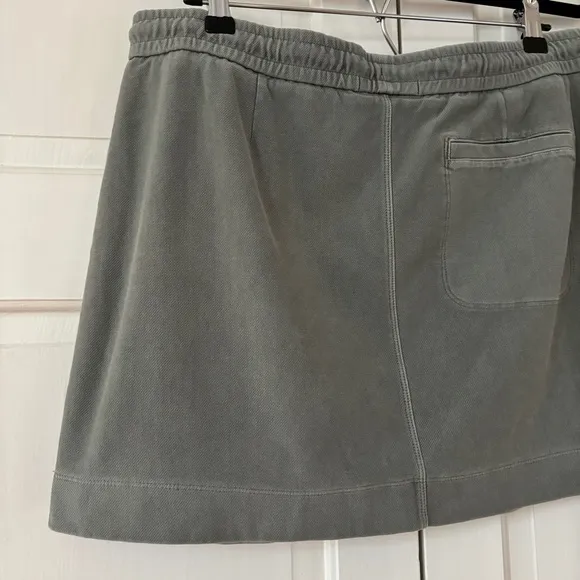 Athleta Farallon Knit Mini Skirt Zipper Pockets Sage Green Size 14 Sweatskirt