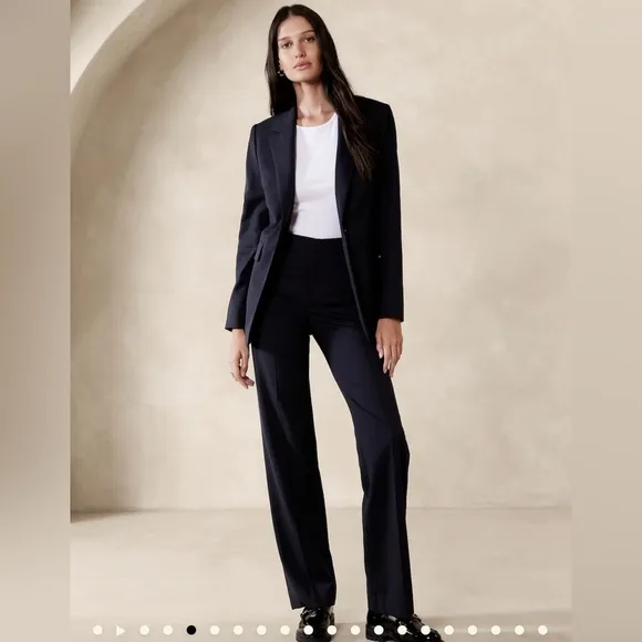 Banana Republic Long and Lean-Fit Washable Italian Wool Blend Blazer- Navy Blue