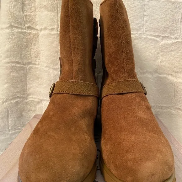 BEARPAW Lucy SuedeSheepskin Moto Boot with NeverWet-Size 8. Hickory New