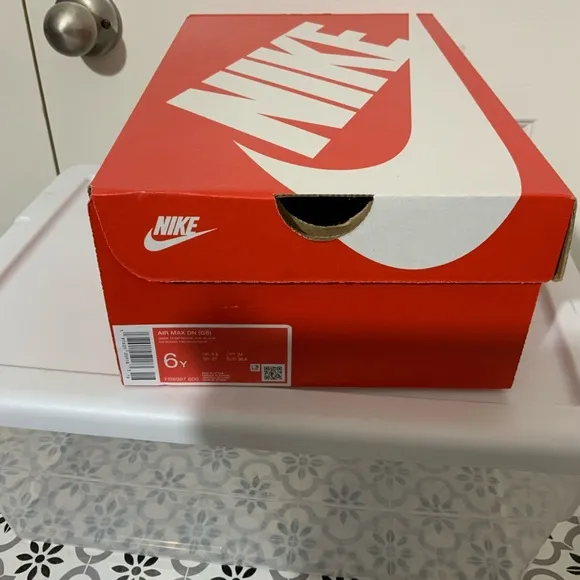 BIG KIDS' NIKE AIR MAX DN CASUAL SHOES IN BOX