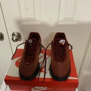 BIG KIDS' NIKE AIR MAX DN CASUAL SHOES IN BOX