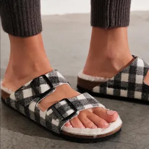 Birkenstock Arizona shearling slides women size 7
