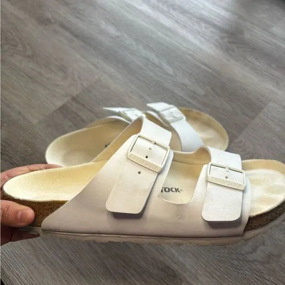 BIRKENSTOCK Arizona White Birko-Flor White Leather Style: 0552681