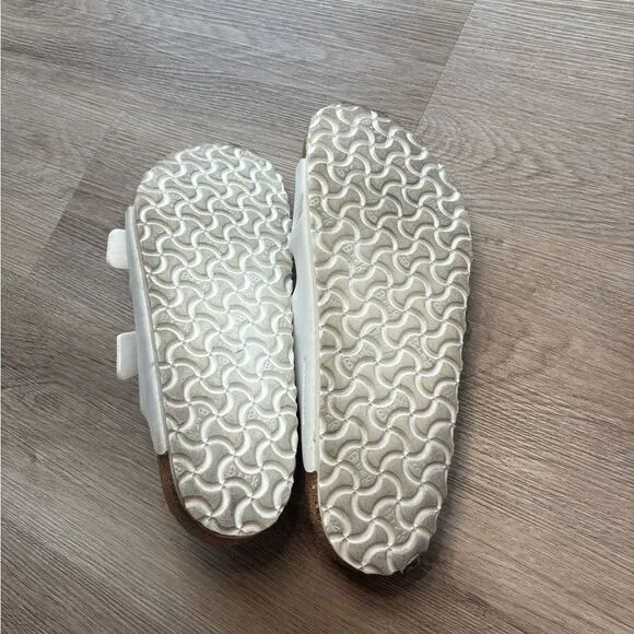 BIRKENSTOCK Arizona White Birko-Flor White Leather Style: 0552681