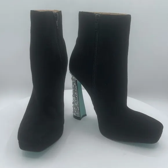 BLUE BY BETSEY JOHNSON BLUE ELIS BOOTIE  🩵LOVE🩵 SIZE 6.5 COLOR BLACK SUEDE NWT