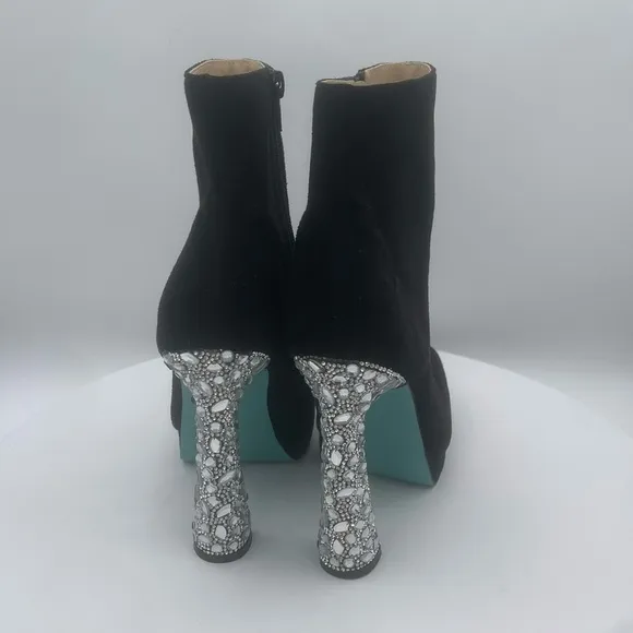 BLUE BY BETSEY JOHNSON BLUE ELIS BOOTIE  🩵LOVE🩵 SIZE 6.5 COLOR BLACK SUEDE NWT