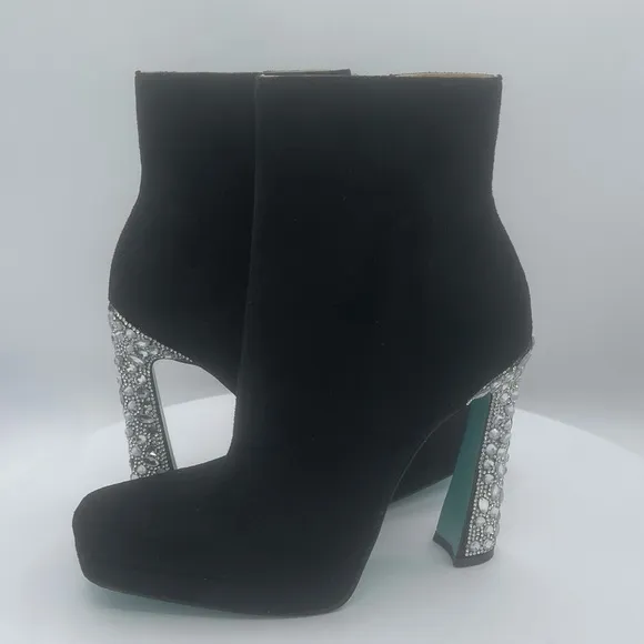 BLUE BY BETSEY JOHNSON BLUE ELIS BOOTIE  🩵LOVE🩵 SIZE 6.5 COLOR BLACK SUEDE NWT