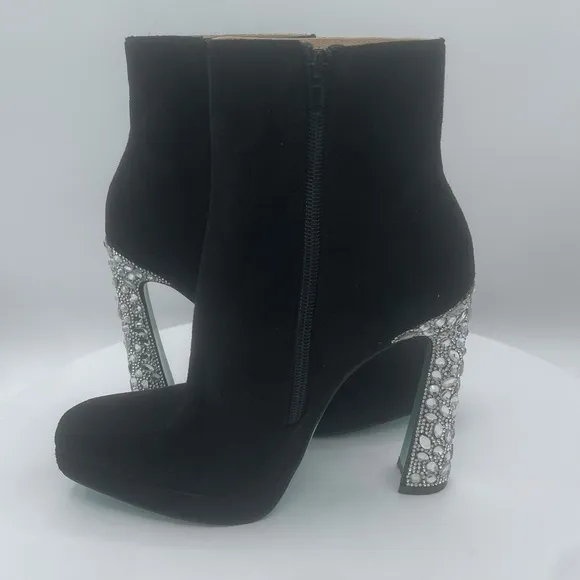 BLUE BY BETSEY JOHNSON BLUE ELIS BOOTIE  🩵LOVE🩵 SIZE 6.5 COLOR BLACK SUEDE NWT