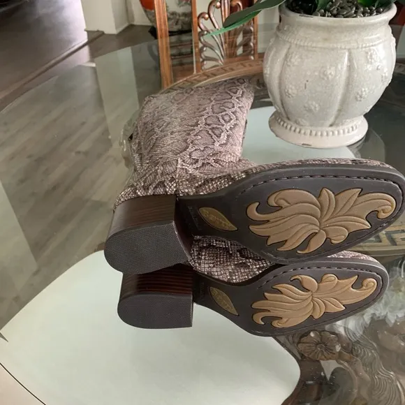 🤎🤎BORN AUDRIANA PYTHON SNAKESKIN LEATHER BOOTS!🤎🤎
