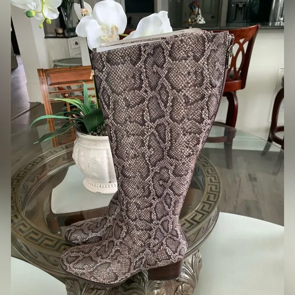 🤎🤎BORN AUDRIANA PYTHON SNAKESKIN LEATHER BOOTS!🤎🤎