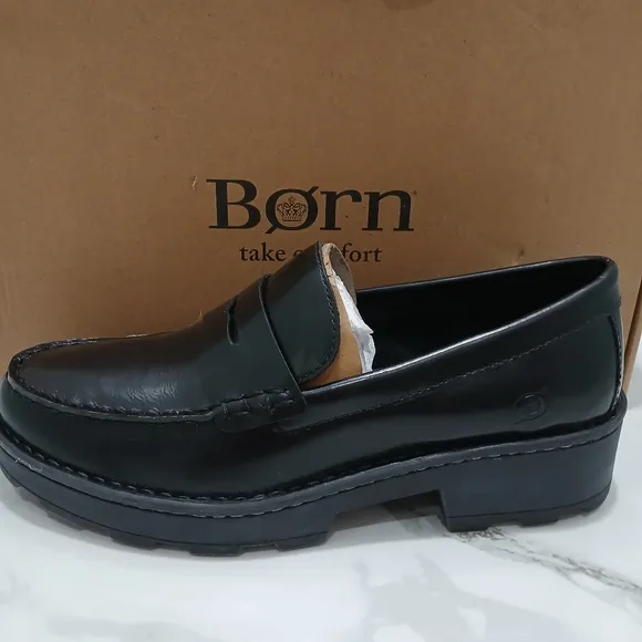BORN CARRERA Womens Black Loafers New In Box