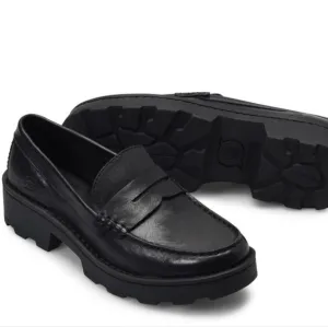 BORN CARRERA Womens Black Loafers New In Box