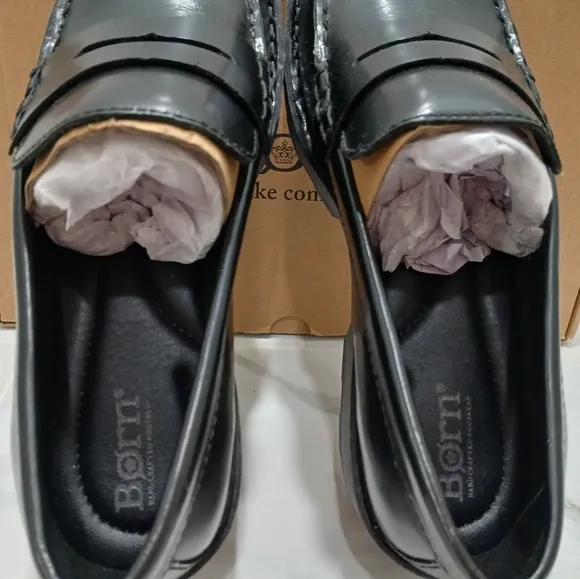 BORN CARRERA Womens Black Loafers New In Box
