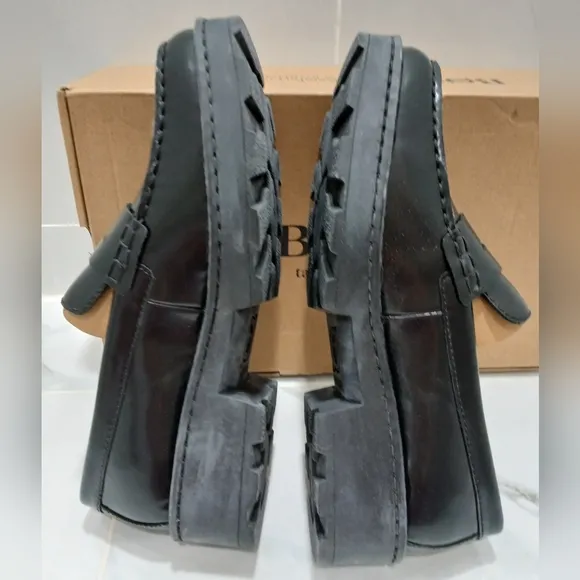 BORN CARRERA Womens Black Loafers New In Box