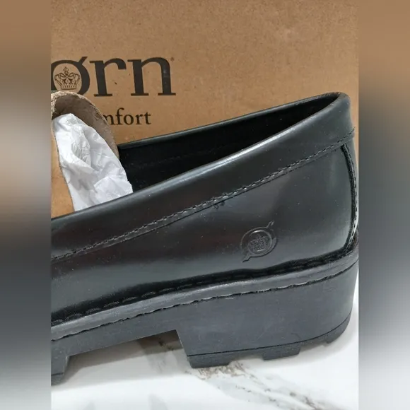 BORN CARRERA Womens Black Loafers New In Box