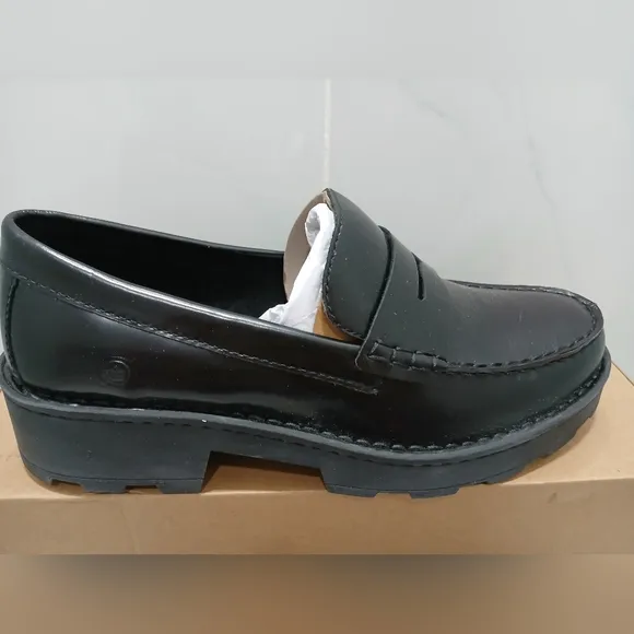 BORN CARRERA Womens Black Loafers New In Box