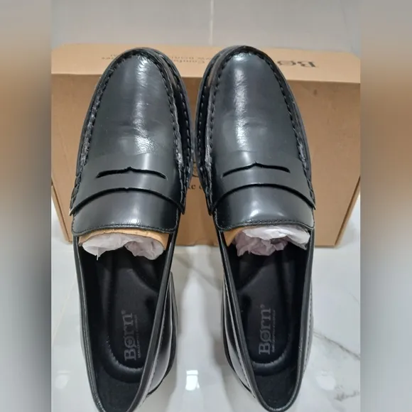 BORN CARRERA Womens Black Loafers New In Box