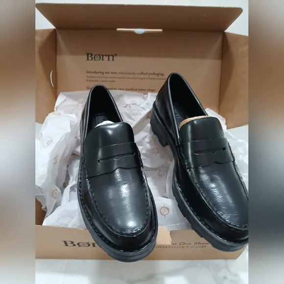 BORN CARRERA Womens Black Loafers New In Box