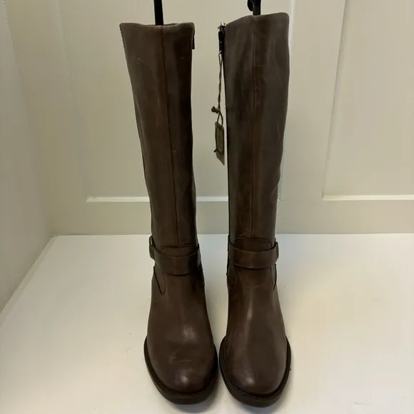 Born Saddler Taupe Distressed Riding Boots Buckle Wide Calf Sz 6.5