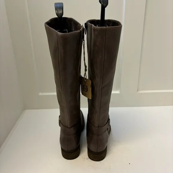 Born Saddler Taupe Distressed Riding Boots Buckle Wide Calf Sz 6.5
