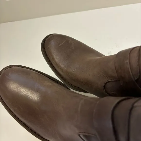 Born Saddler Taupe Distressed Riding Boots Buckle Wide Calf Sz 6.5