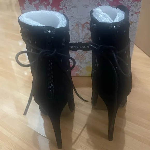 🖤Brand New Chinese Laundry Black Lace up floral lace peep toe stiletto booties🖤