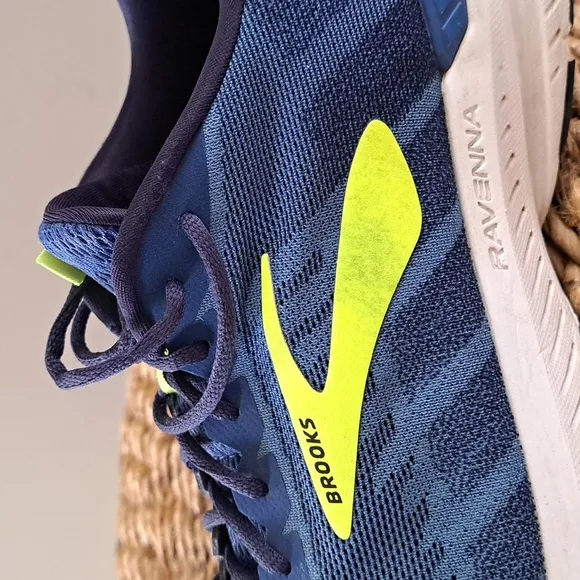 Brooks Mens Ravena‎ 10 Running/Training Sneakers Blue Knit/Yellow Swish Size 12