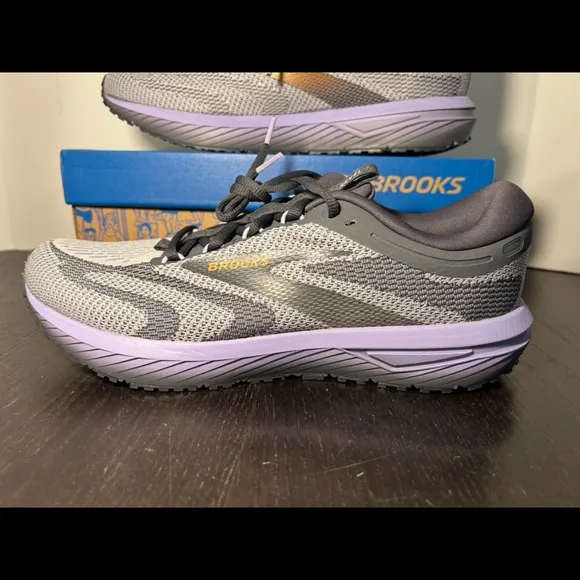 Brooks Revel 7 Running Shoes Sneakers Lavender/Black Womans Size 12