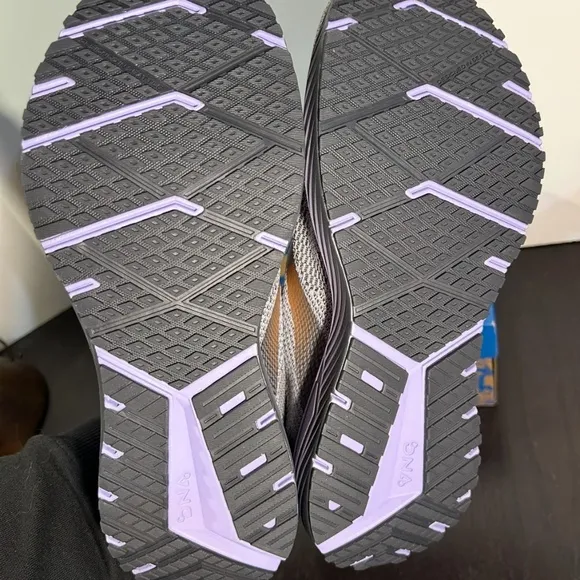 Brooks Revel 7 Running Shoes Sneakers Lavender/Black Womans Size 12