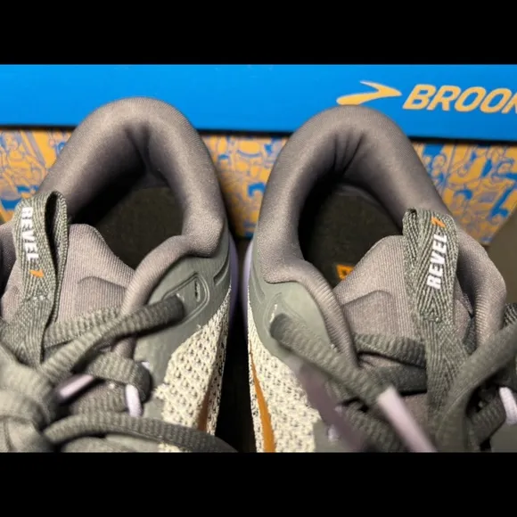 Brooks Revel 7 Running Shoes Sneakers Lavender/Black Womans Size 12