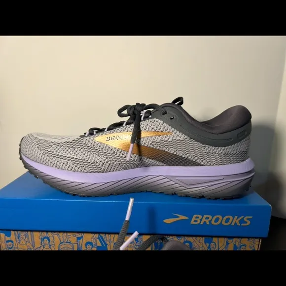 Brooks Revel 7 Running Shoes Sneakers Lavender/Black Womans Size 12