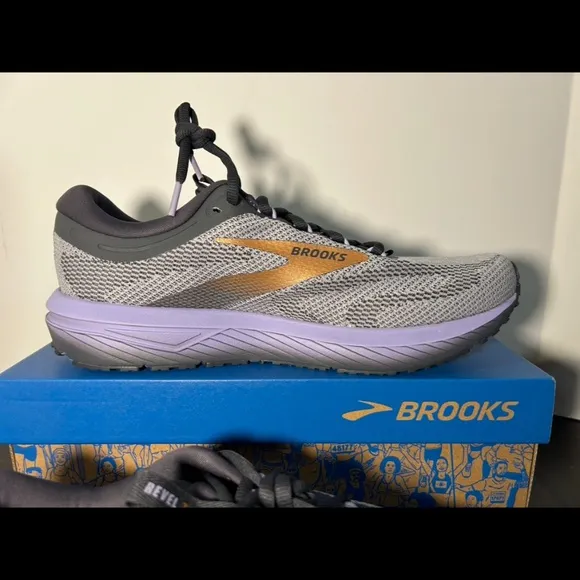 Brooks Revel 7 Running Shoes Sneakers Lavender/Black Womans Size 12
