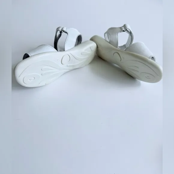 Buckle My Shoe Liris White Floral Embroidered Sandals Silver Leather London New