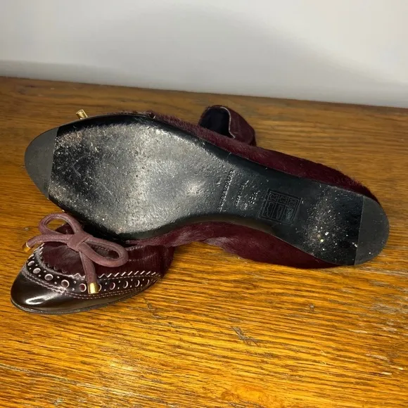 BURBERRY Size 39.5 • Burgundy Point Toe Fur Flats