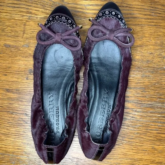 BURBERRY Size 39.5 • Burgundy Point Toe Fur Flats