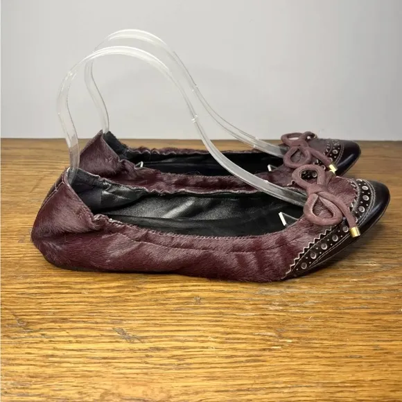 BURBERRY Size 39.5 • Burgundy Point Toe Fur Flats