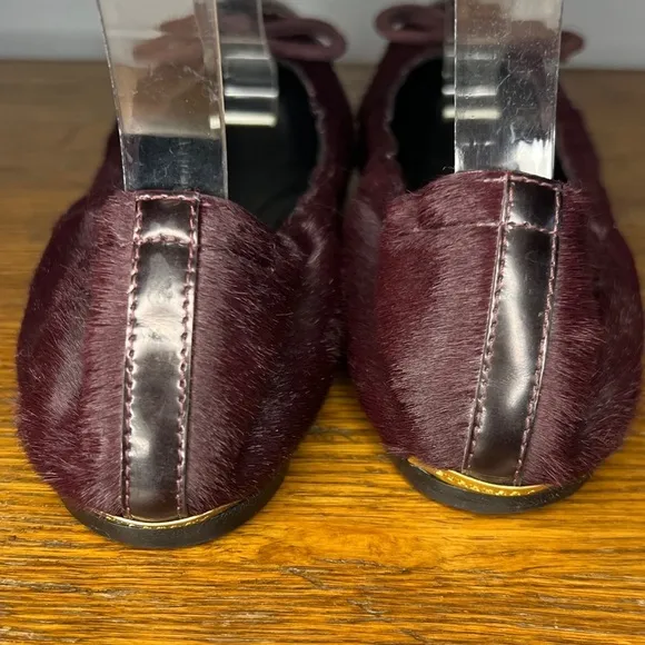 BURBERRY Size 39.5 • Burgundy Point Toe Fur Flats