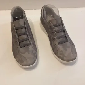 BZEES Women’s Golden Camo Knit Sneakers Washable Size 9M New