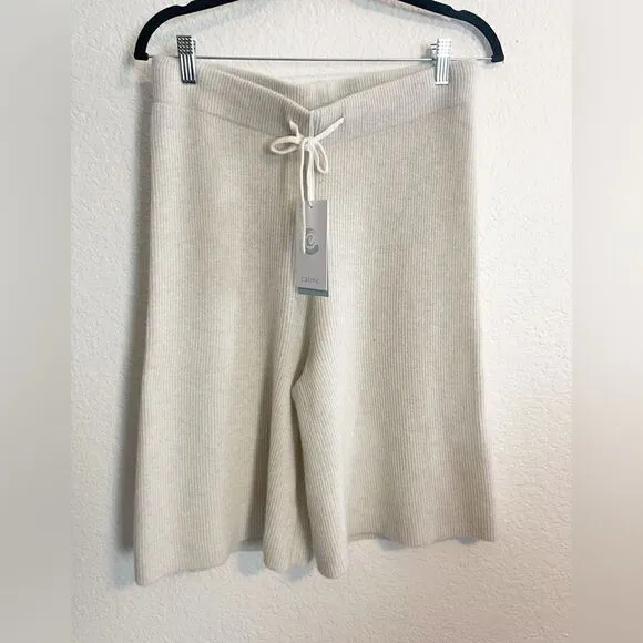 Calme Johnny Was 100% cashmere knit oatmeal ribbed Bermuda shorts NWT. Medium
