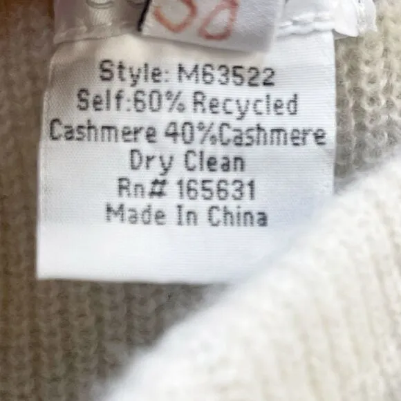 Calme Johnny Was 100% cashmere knit oatmeal ribbed Bermuda shorts NWT. Medium